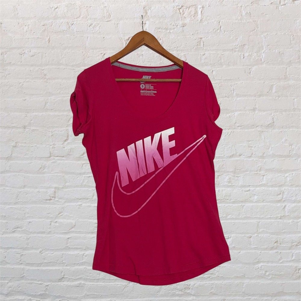 Nike Womens Loose Fit Graphic Tee Pink Ombre Swoosh Scoop Neck Small